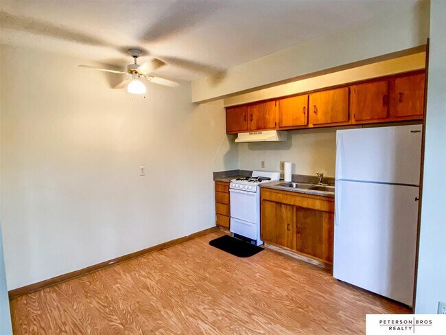 Building Photo - 4404 Davenport St