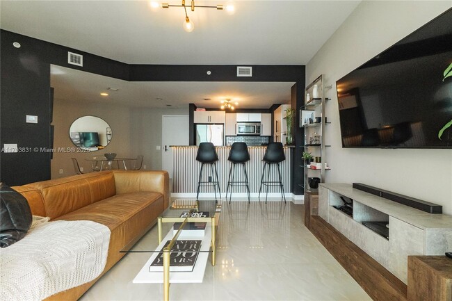 Primary Photo - 300 S Biscayne Blvd