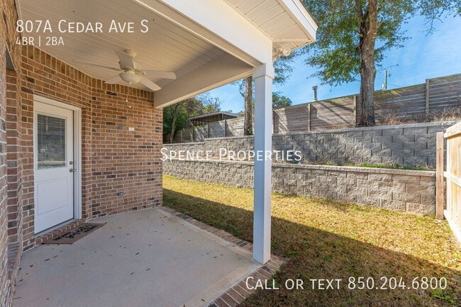 Building Photo - 807A Cedar Ave S