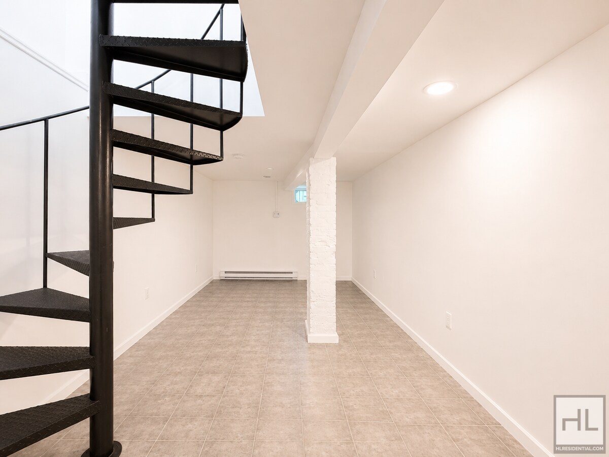 Building Photo - GREENE AVENUE / 2-Bed / Duplex / Backyard