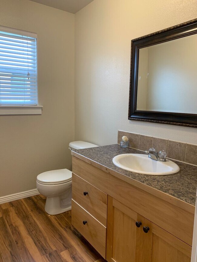 Building Photo - 10600 Avalon St