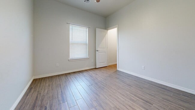 Building Photo - 13638 Northeast Lafayette Drive