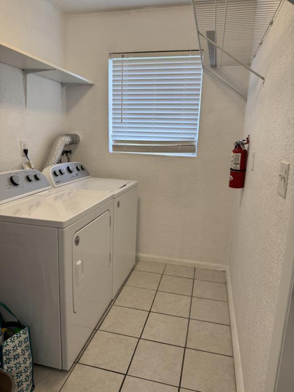 Building Photo - 4121 NE 22nd Ave