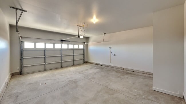Building Photo - 17009 Oak Rdg Cir