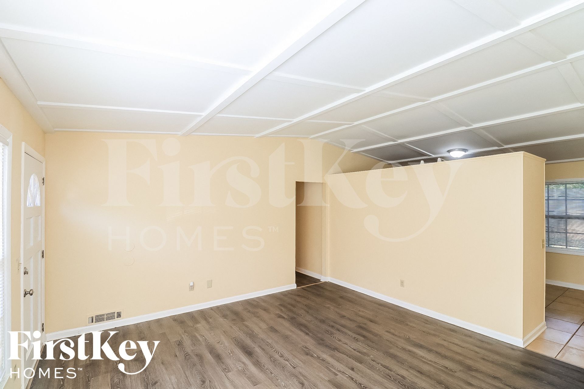 Building Photo - 2450 Rolling View Dr