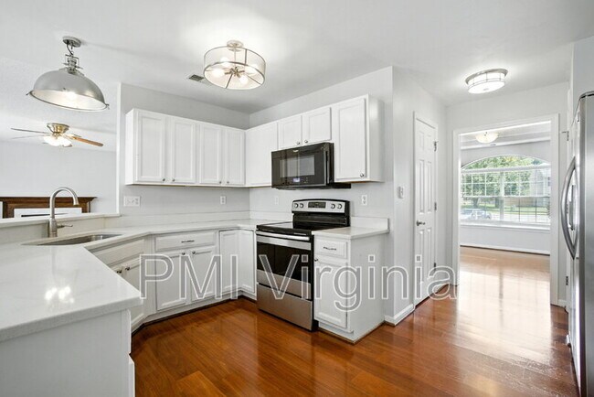 Building Photo - 312 Hickory Hinge Way