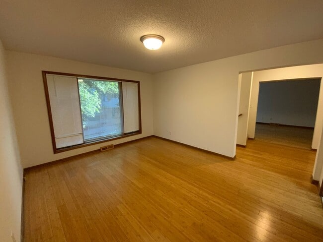 Building Photo - 201- 203 Briarcrest Ct