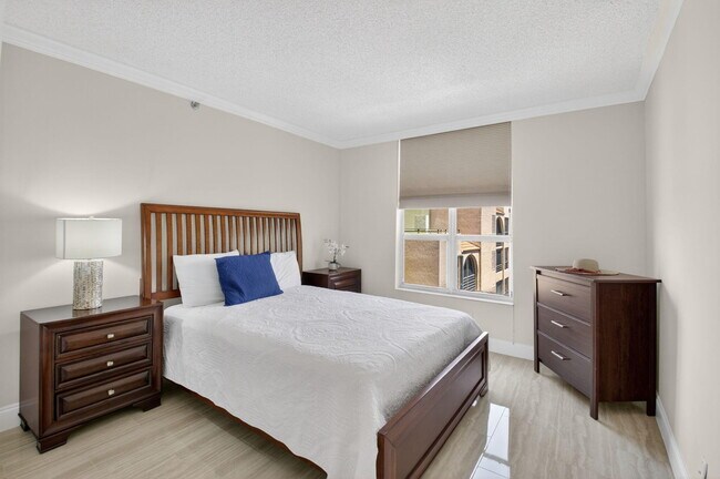 Building Photo - 7129 Promenade Dr