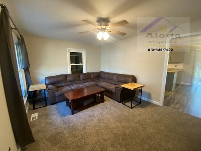 Building Photo - 5408 S Sumac Cir