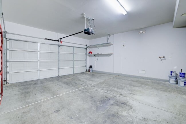 Building Photo - ***MOVE IN SPECIAL*** Spacious 3-Bed Home w/ Private Paver Patio in Gated Community w/ Pool & Park