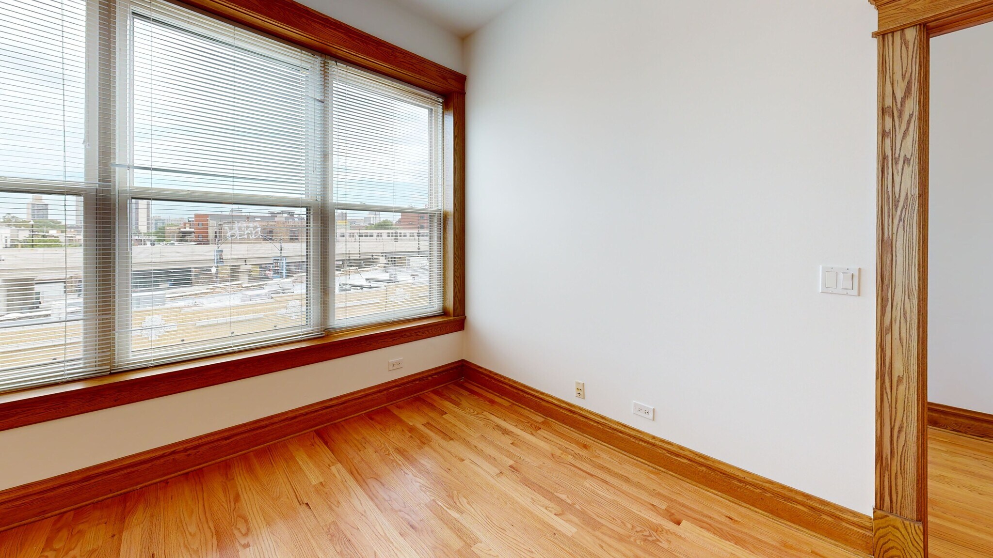 Building Photo - 3406 N Sheffield Ave