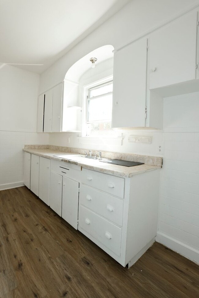 Building Photo - 257 Alphonse St