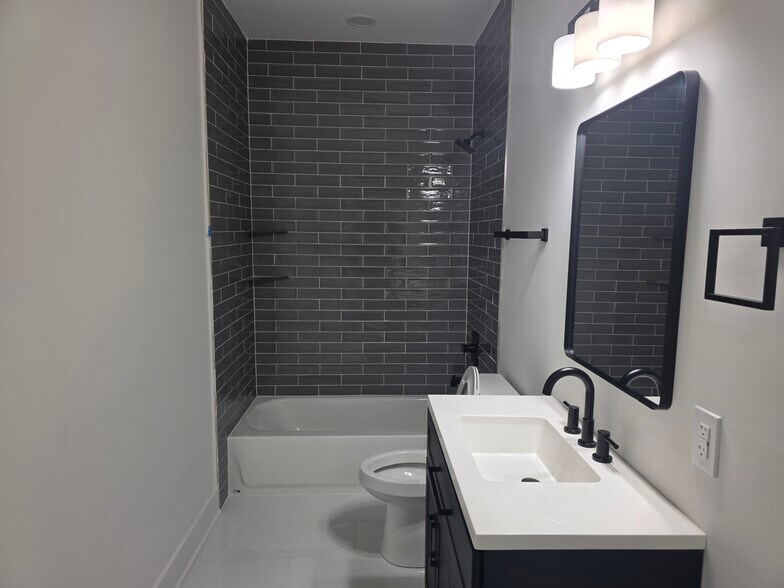 BATHROOM, UPSTAIRS - 2715 Delaware Ave