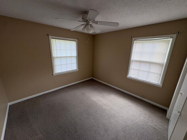 Building Photo - 107 Teressa Dr