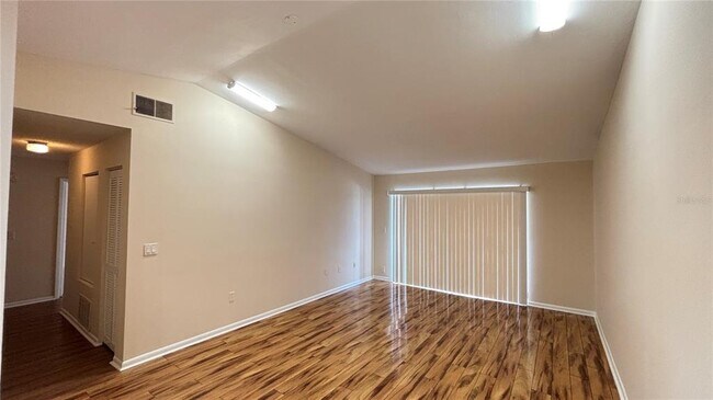 Building Photo - 5169 Vineland Rd