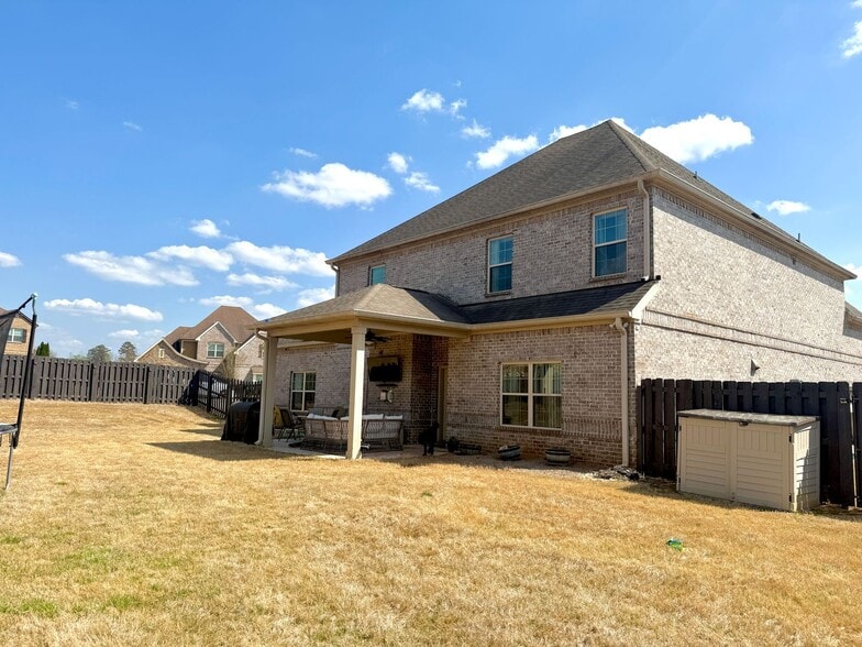 Building Photo - Beautiful 5 Bedroom Home in The Cotswolds