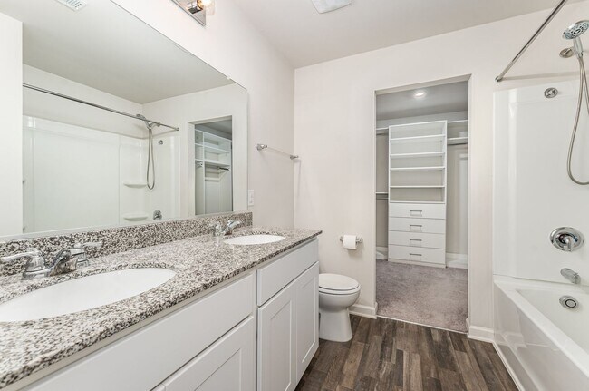 Building Photo - Recent Rent Reduction! Recent Rent Reducti...