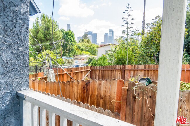 Building Photo - 346 Laveta Terrace