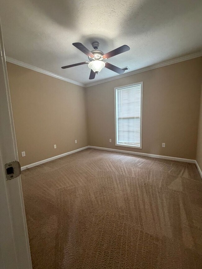 Building Photo - 41 Cedarbrook Pl