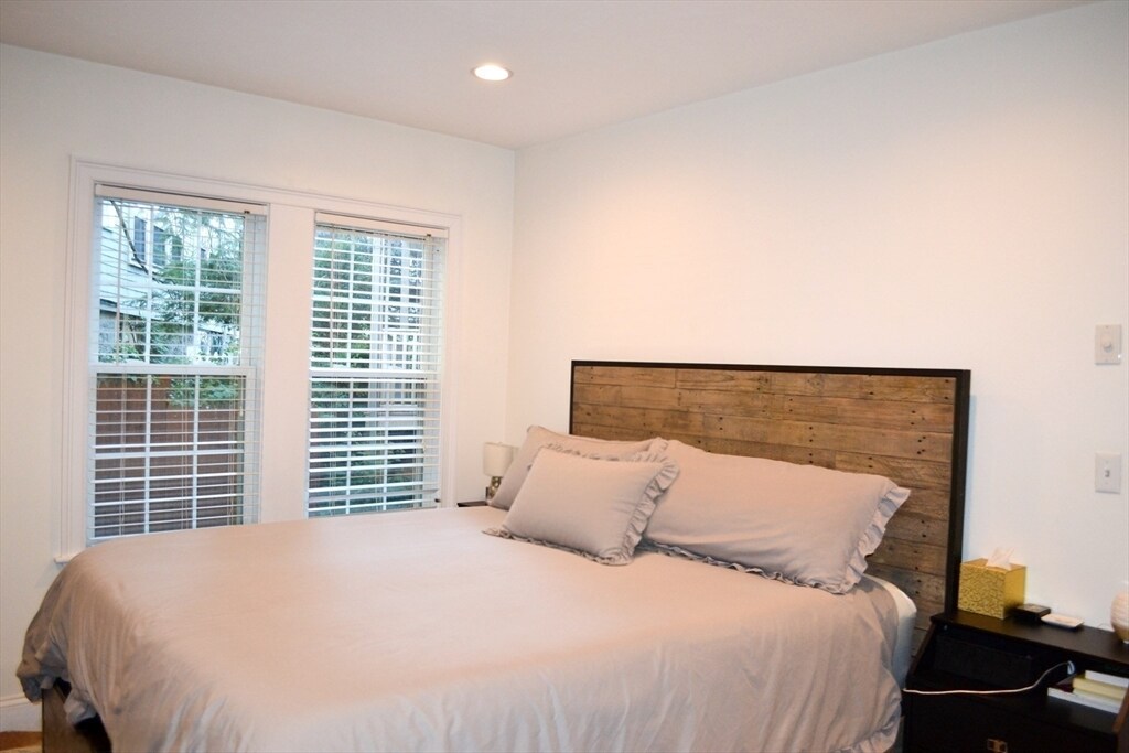 Building Photo - 42 Robinwood Ave