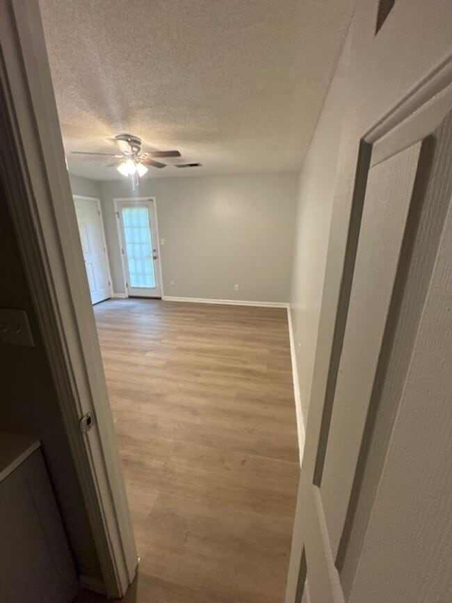 Building Photo - Charming 3-Bedroom Home in Memphis – Spaci...