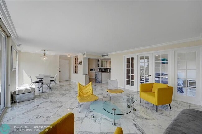 Building Photo - 2030 S Ocean Dr
