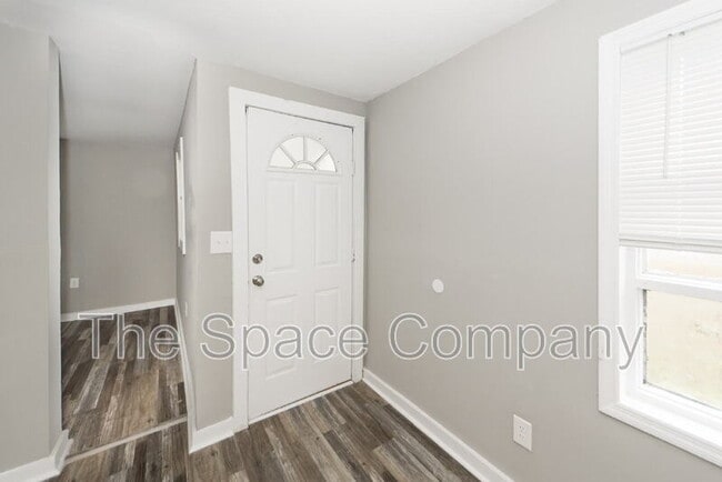 Building Photo - 209 Testament Ln