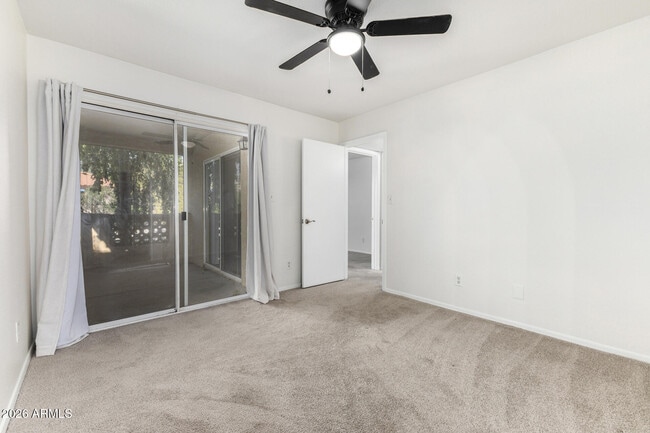 Building Photo - 1880 E Morten Ave