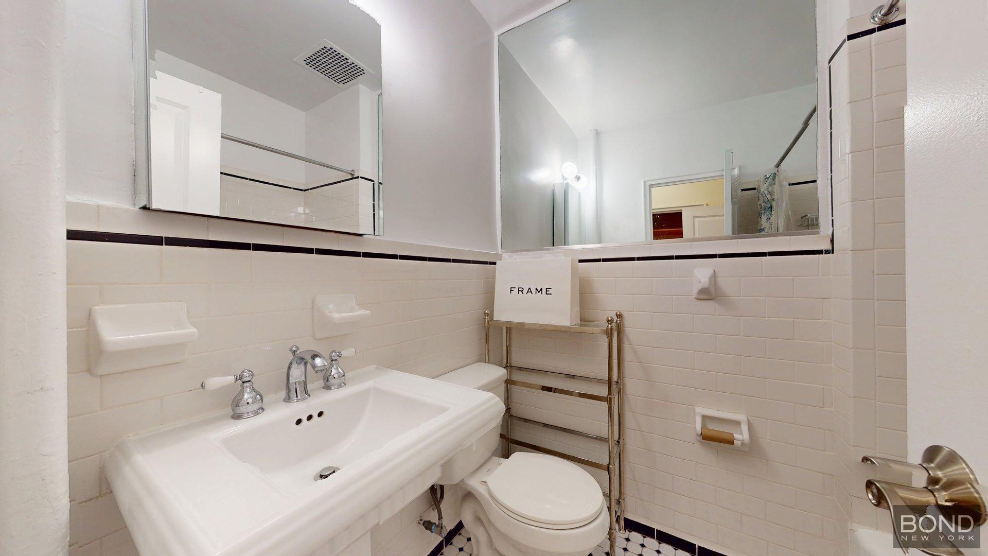 Building Photo - 17 E 67th St