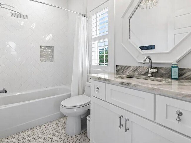 Building Photo - 1100 Whispering Winds Dr