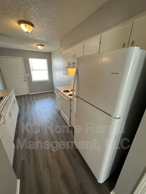 Building Photo - 506 A Skyvue Dr