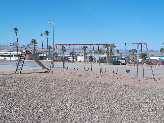 Building Photo - WInter Rental Oct to April 2026