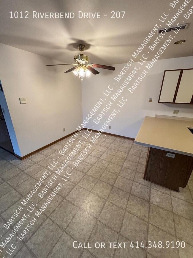 Building Photo - 1012 Riverbend Dr