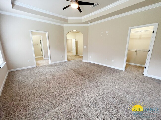 Building Photo - Stunning 4 Bedroom Home in Crestview!
