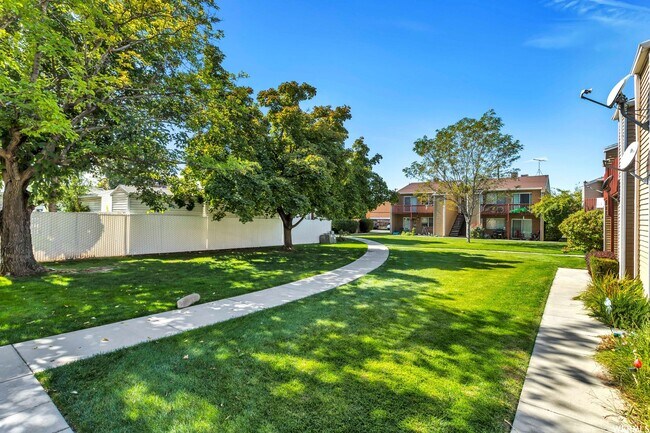 Building Photo - AWESOME GROUND FLOOR CONDO IN OREM