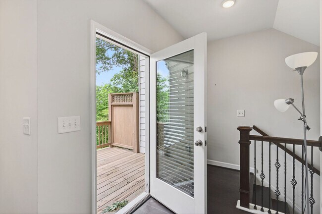 Building Photo - Stunning & Spacious Downtown Kennesaw Townhome 3 Bed 3.5 Bath w/2 Car Garage!