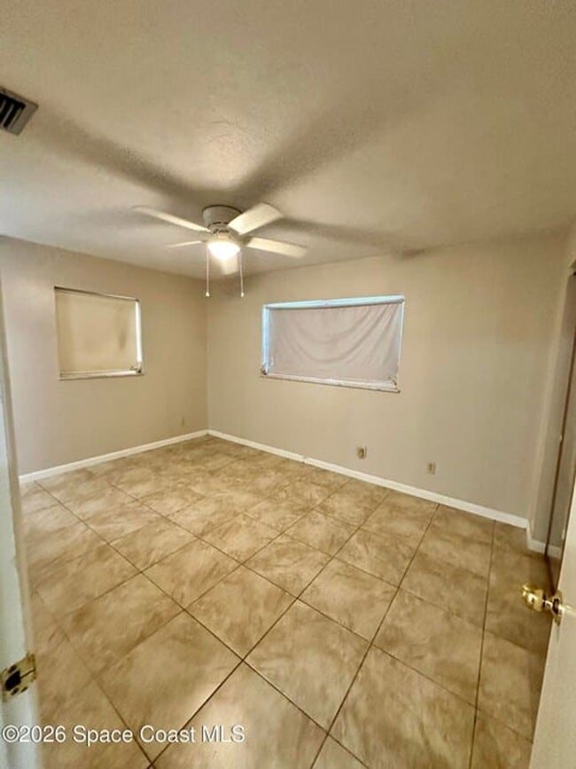 Building Photo - 680 Birchwood Ln