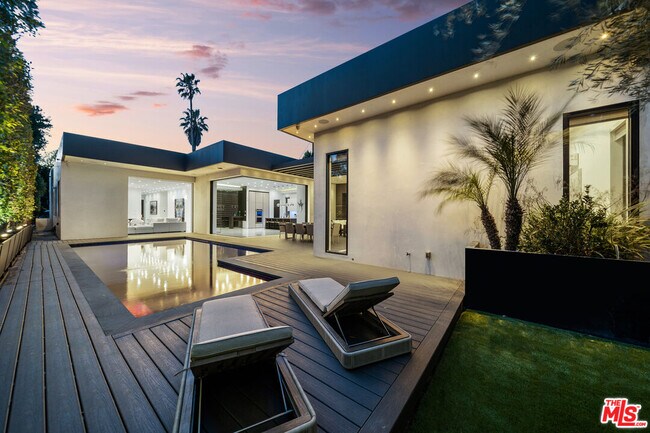 Building Photo - 4458 Mammoth Ave