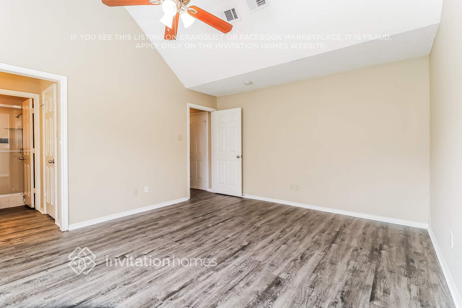 Building Photo - 3801 Devonaire Dr