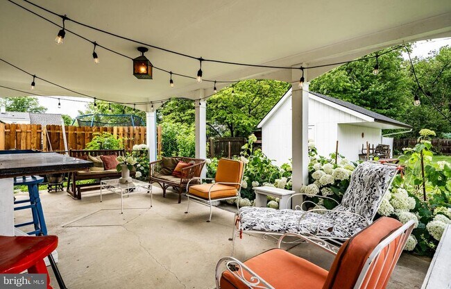 Building Photo - 38 Waverly Ave