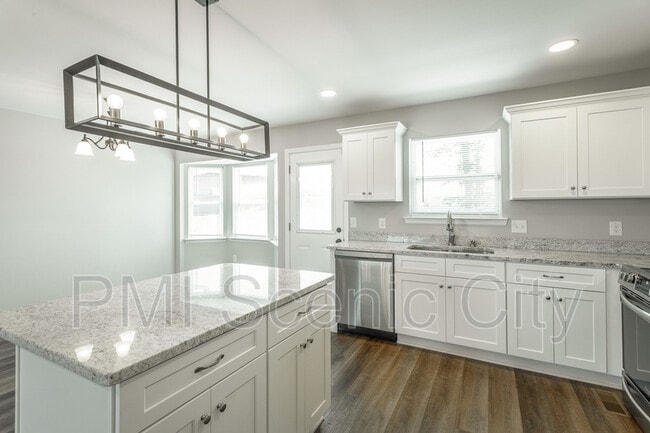 Building Photo - 8128 Fallen Maple Dr