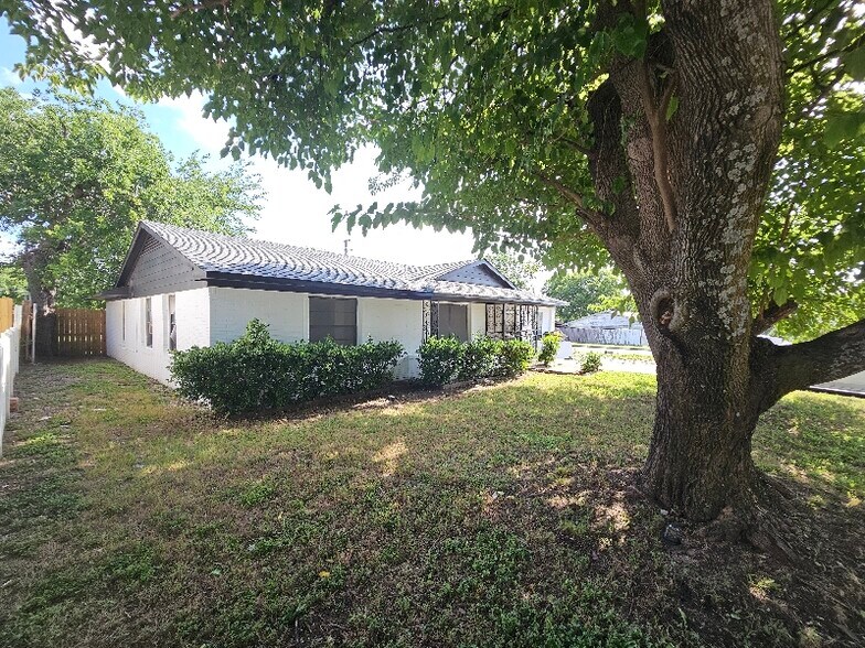 Building Photo - 548 Highfall Dr