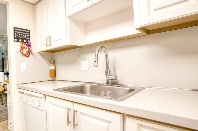 Building Photo - 111 Briny Ave