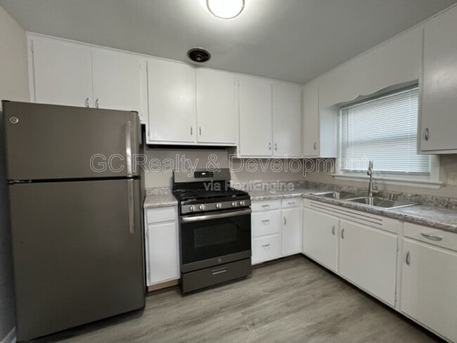 Building Photo - 11 Crighton Ave