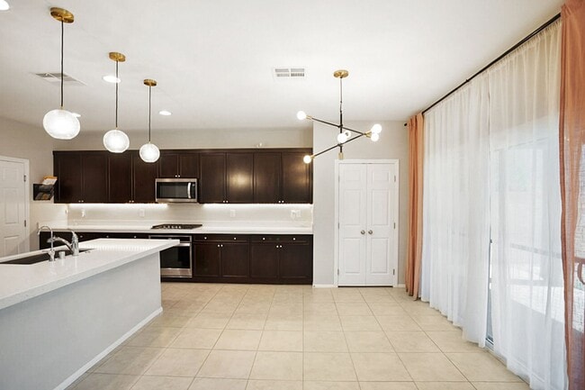 Building Photo - Beautiful 3-Bedroom Home in the Gated Sedona Ranch Community