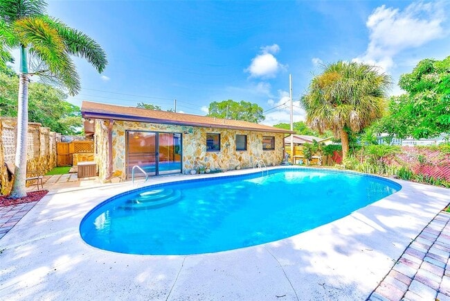 Building Photo - 3471 14th Ave N