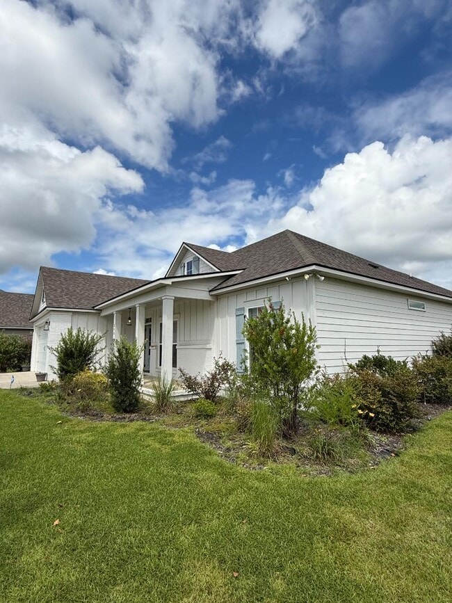 Building Photo - 345 Somers Ln
