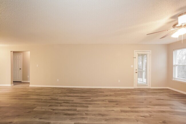 Building Photo - 15316 Wolf Run Ct