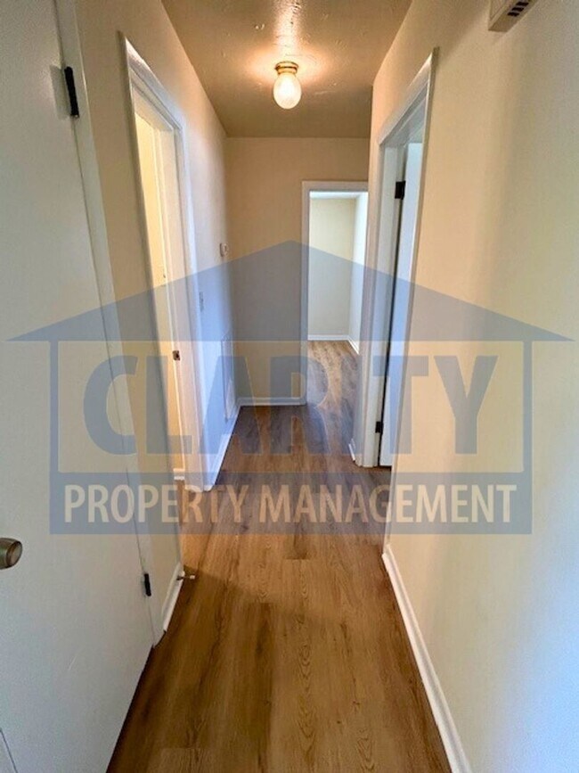 Building Photo - Three bedroom ranch-style home in Chattanooga!