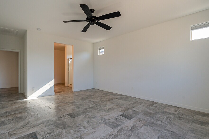 Building Photo - 15877 W Mauna Loa Ln